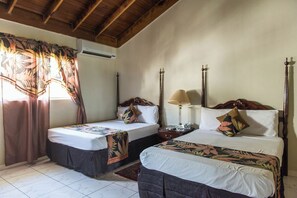 5 quartos, ferros/tábuas de passar roupa, Wi-Fi, roupa de cama