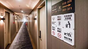 A hotel hallway with directional signs and multiple room numbers. - Ketangjian Apartment Hotel  (Shanghai)