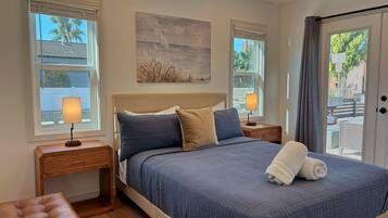 3 bedrooms, desk, iron/ironing board, travel crib