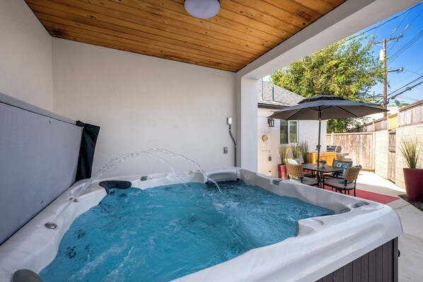 Bain à remous extérieur