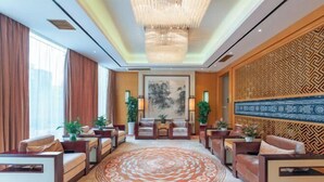 A spacious lobby with a central seating area, a large chandelier, and a decorative wall with a geometric pattern. - Jinyang Hotel (Exhibition Center Store)） (Guiyang)
