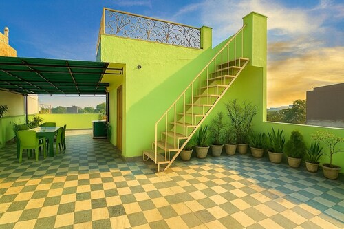 Anukampa paying guest house 