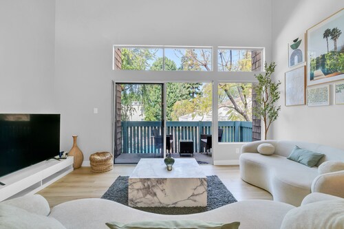 High Ceilings 3BR with Loft-2 Baths Pool & Jacuzzi