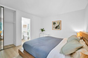 3 bedrooms, desk, iron/ironing board, WiFi