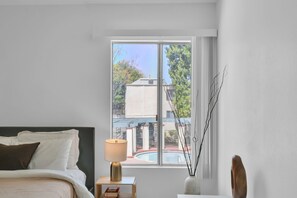 3 bedrooms, desk, iron/ironing board, WiFi