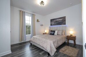 3 soverom, strykejern/-brett, reiseseng for barn og wi-fi (inkludert)