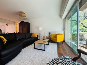 TV - La Magadorelle - Villa Spacieuse - 5 chb & Piscine (Brignoles)