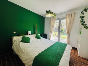 5 habitaciones, tabla de planchar con plancha, internet y ropa de cama