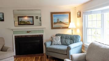 Smart TV, fireplace, table tennis