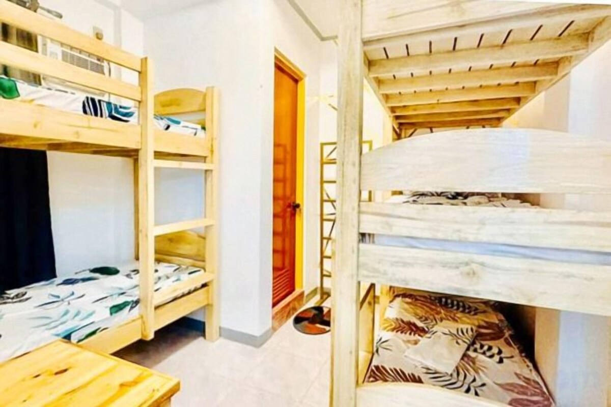 RedDoorz Suite