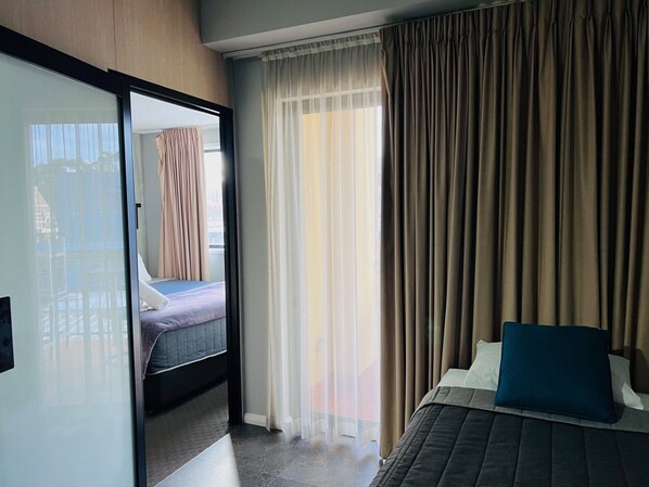 1 bedroom, iron/ironing board, free WiFi, bed sheets - One Bedroom Spa Apartment (Hamilton)