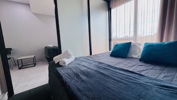 1 habitación, tabla de planchar con plancha, wifi gratis y ropa de cama