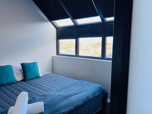 1 habitación, tabla de planchar con plancha, wifi gratis y ropa de cama 