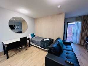 1 habitación, tabla de planchar con plancha, wifi gratis y ropa de cama 