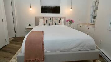 2 bedrooms, desk, iron/ironing board, travel crib