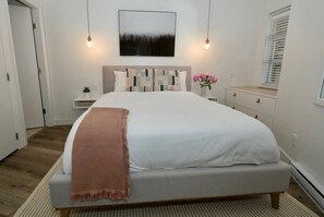 2 bedrooms, desk, iron/ironing board, travel crib