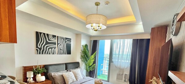 1 bedroom, free WiFi, bed sheets, wheelchair access - La Luna I: Pet Friendly Studio w/ Netflix, Karaoke, Boardgames & Mt. Arayat View (San Fernando)