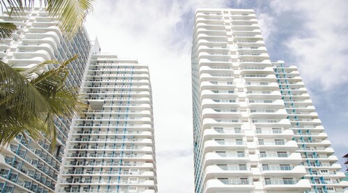 La Luna I: Pet Friendly Studio w/ Netflix, Karaoke, Boardgames & Mt. Arayat View