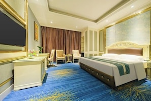 A hotel room with a large bed, a desk, two chairs, a TV, and a large window. - Shishi Laiya Fortune Hotel (Quanzhou South Railway Station) (Shishi)