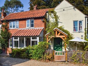 Exterior - 3 bedroom accommodation in Foulsham (Foulsham)