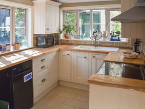 Dishwasher, high chair, cookware/dishes/utensils - 3 bedroom accommodation in Foulsham (Foulsham)