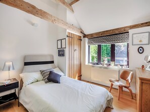 4 bedrooms, free WiFi, bed sheets