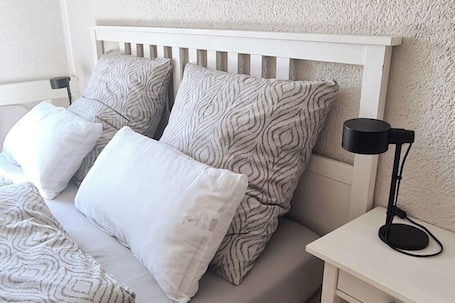 1 Schlafzimmer, Bügeleisen/Bügelbrett, Reisekinderbett, kostenloses WLAN. Ferienwohnung Markelsbach - gemütlich im Bergischen - Nähe zu Köln und Bonn