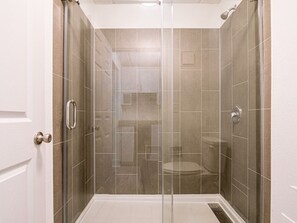 Bathroom - Spacious 1BR Home Near Disney parks With pool view (Kissimmee)