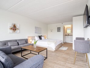 1 Schlafzimmer, Schreibtisch, WLAN, Bettwäsche