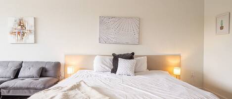 1 slaapkamer, een bureau, wifi, beddengoed