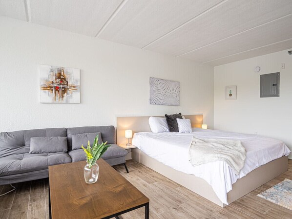 1 bedroom, desk, WiFi, bed sheets