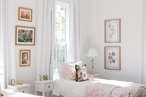 4 Schlafzimmer, Schreibtisch, Bügeleisen/Bügelbrett, kostenloses WLAN