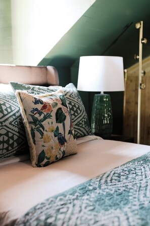 4 Schlafzimmer, Schreibtisch, Bügeleisen/Bügelbrett, kostenloses WLAN