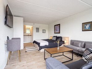 1 bedroom, desk, WiFi, bed sheets