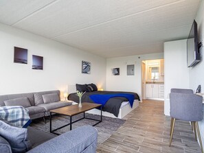 1 Schlafzimmer, Schreibtisch, WLAN, Bettwäsche