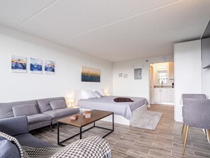 1 bedroom, desk, WiFi, bed sheets