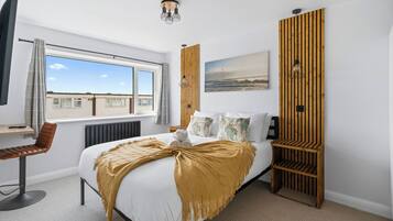 3 bedrooms, iron/ironing board, travel cot, WiFi