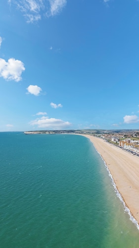 Seaside Escape: Warm & Cosy Winter Getaway by the Sea