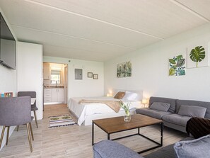 1 bedroom, desk, WiFi, bed sheets