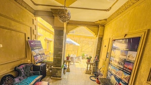 Quầy tiếp tân