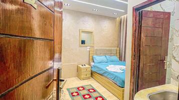 Comfort Room, 1 Queen Bed, Non Smoking, Terrace | Soundproofing, free WiFi, bed sheets