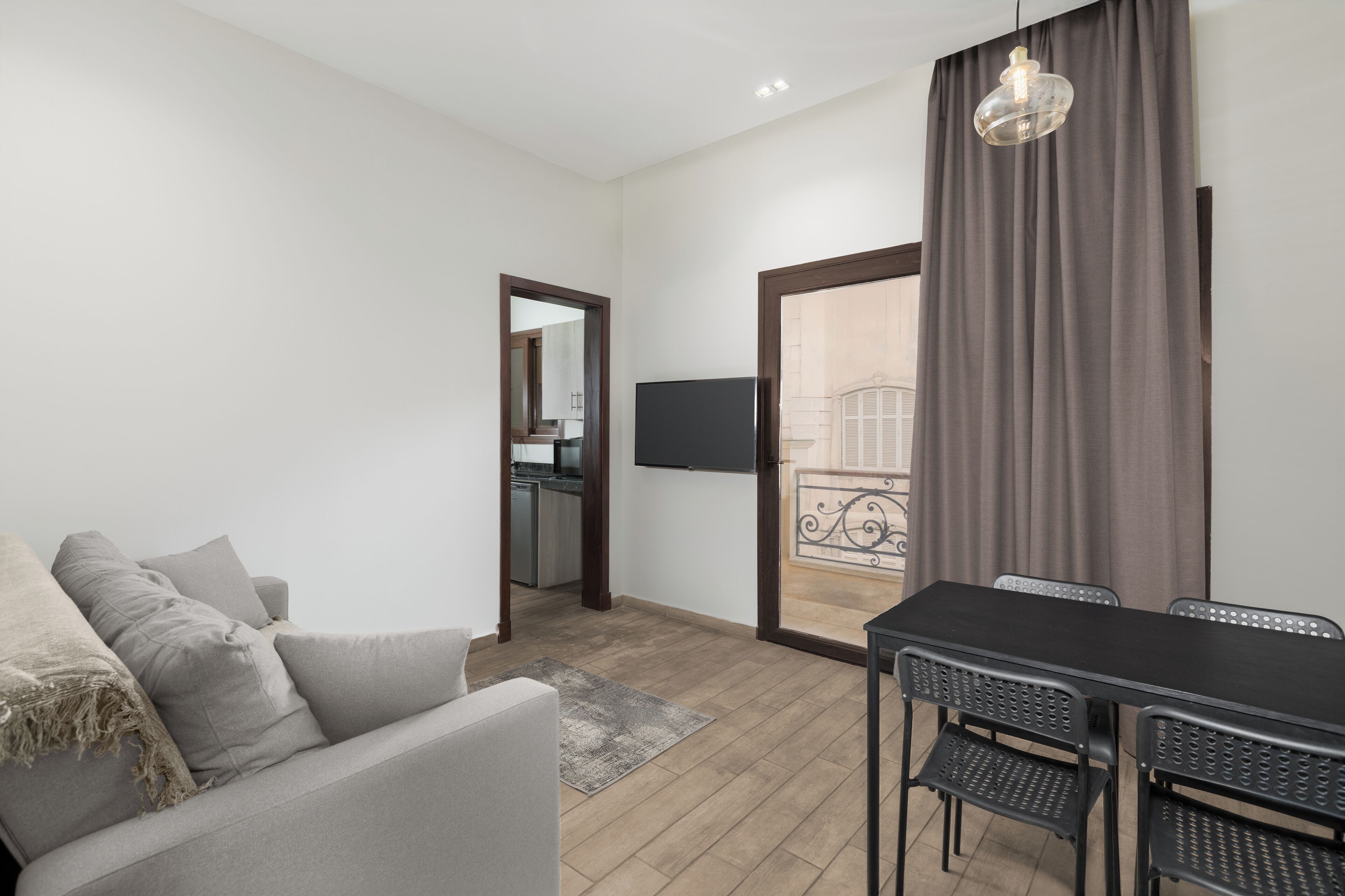 Deluxe Suite | Living room