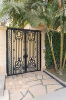 Entrada de la propiedad