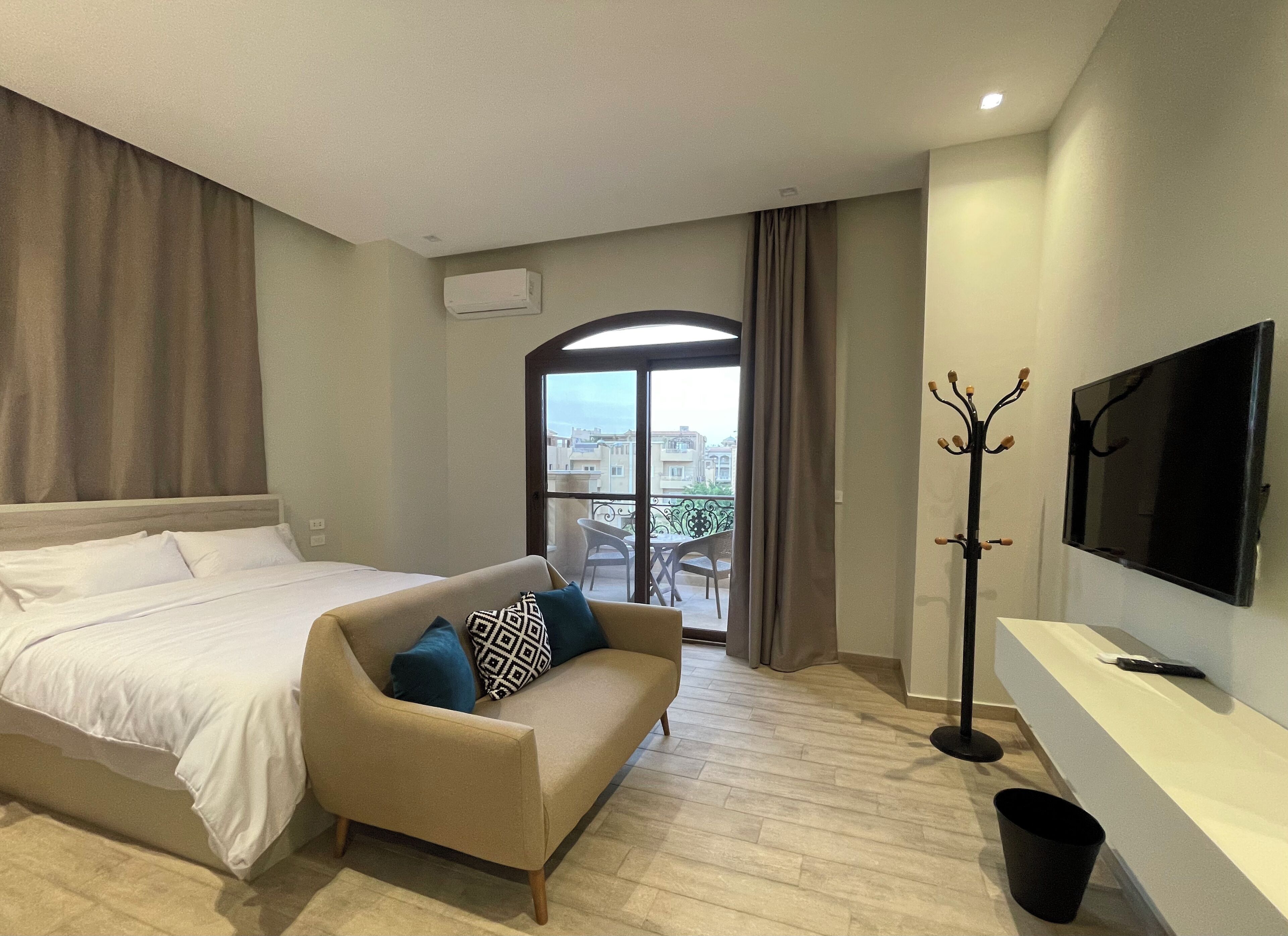 Deluxe Double Room | Blackout curtains, soundproofing, iron/ironing board, free WiFi