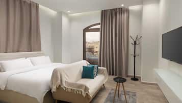 Deluxe Double Room | Blackout drapes, soundproofing, iron/ironing board, free WiFi