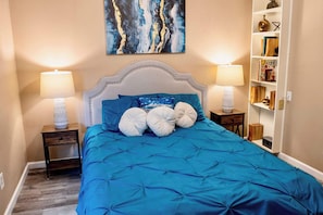 House, Multiple Beds, Patio, Garden View (Katy Hideaway) | 3 bedrooms, individually decorated, individually furnished, bed sheets - Katy Hideaway Charming 3 Bdr! (Katy)