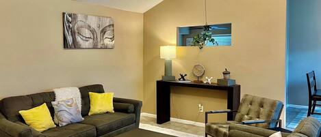 House, Multiple Beds, Patio, Garden View (Katy Hideaway) | Interior