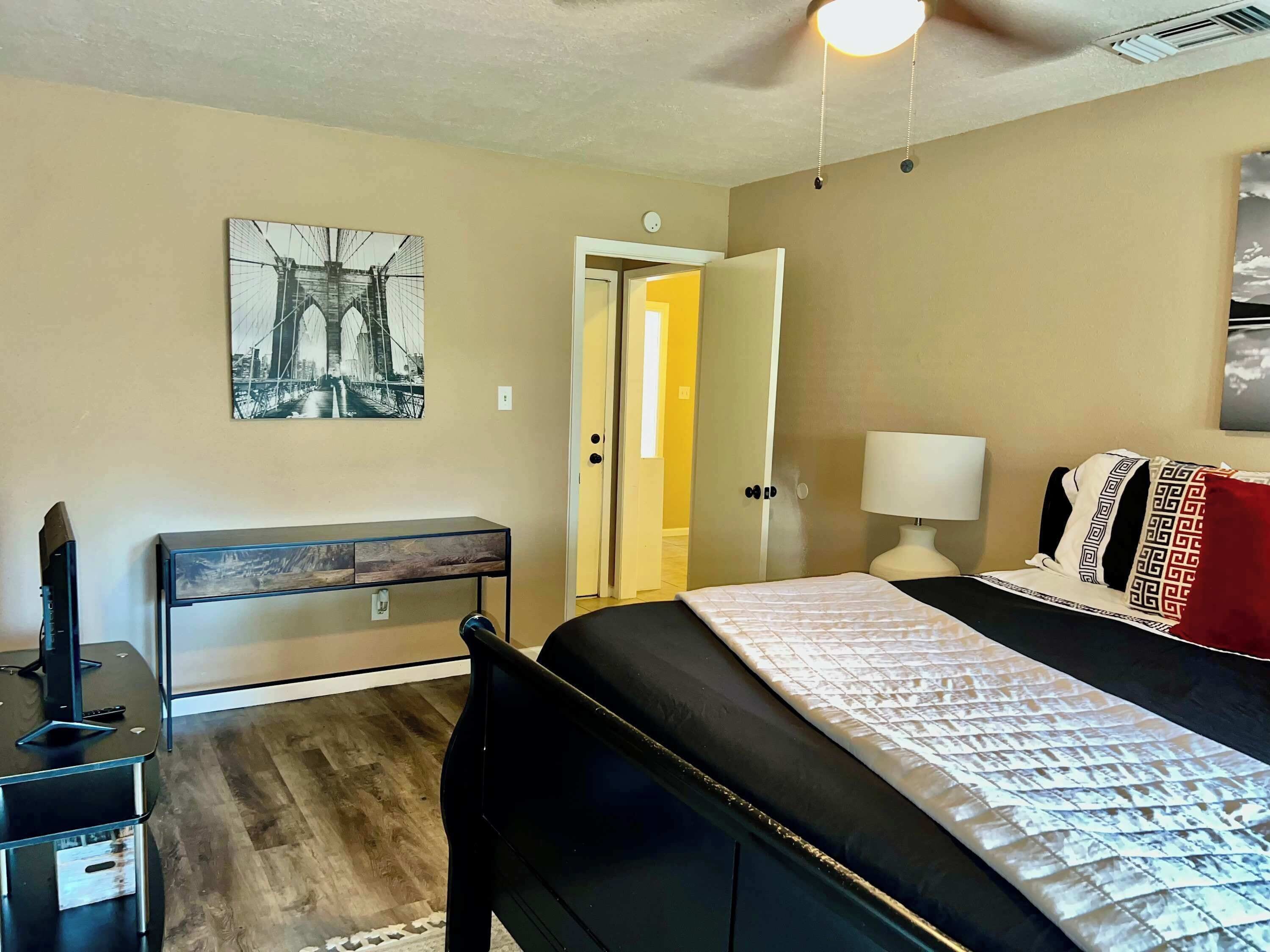 House, Multiple Beds, Patio, City View (Katy Hideaway) | 3 bedrooms, individually decorated, individually furnished, bed sheets