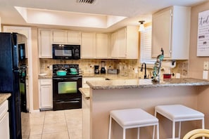 House, Multiple Beds, Patio, Garden View (Katy Hideaway) | Private kitchen | Fridge, microwave, oven, stovetop - Katy Hideaway Charming 3 Bdr! (Katy)