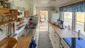 A compact kitchen with wooden countertops, a built-in oven, and a window with a view of the outside. - 3 bedroom gorgeous home in Halmstad (Halmstad)